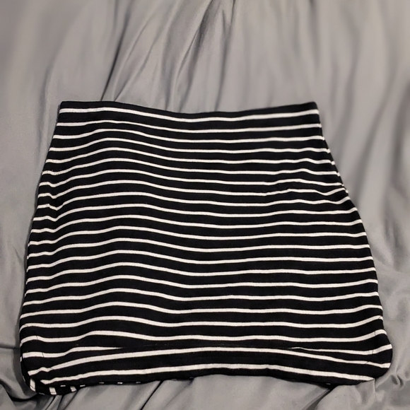 Max Studio black and white striped skirt - Picture 4 of 4